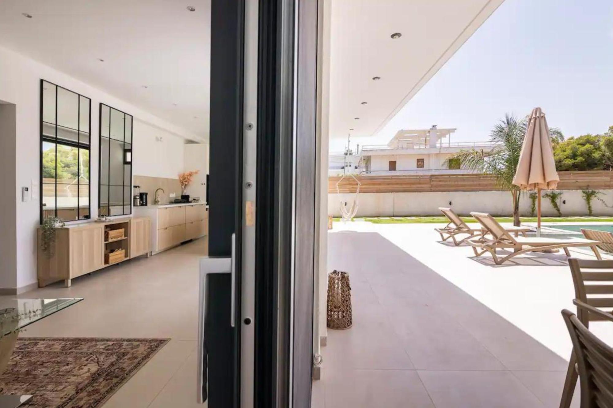 Villa Kala Loutraki - Private Pool & Sauna I Beach Екстериор снимка